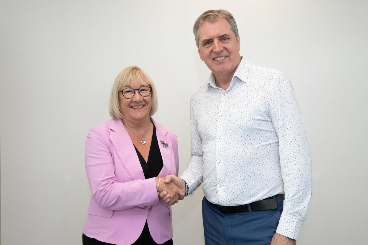 LCRMayor's tweet photo. A major step forward for housing and regeneration across the Liverpool City Region 🏗️

Ours is the first region in England to sign a Place Delivery Agreement with Homes England and the National Housing Bank, helping unlock investment and get more homes built. 🏠 https://t.co/y08iJqmk9T