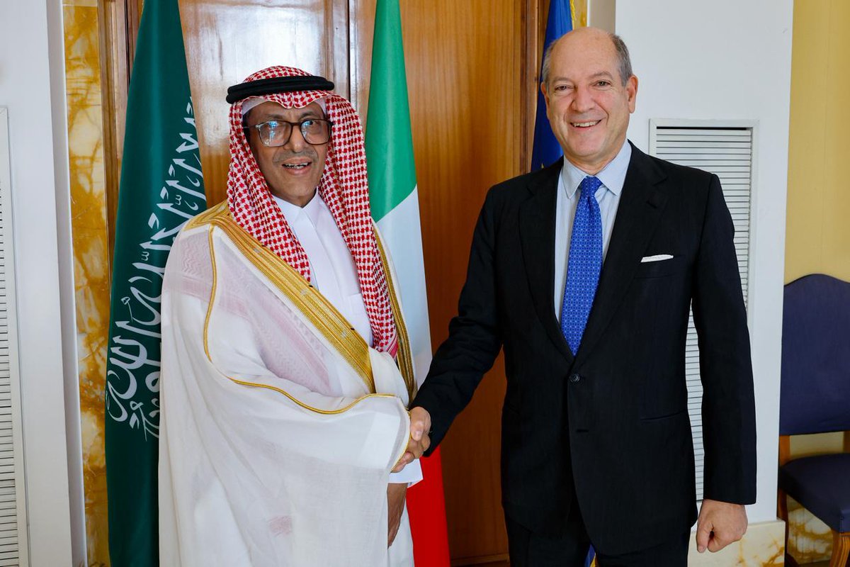 ItalyMFA's tweet photo. Il Segretario Generale della Farnesina, Amb. Riccardo Guariglia, ha incontrato a Roma il Vice Ministro per gli Affari Internazionali e Multilaterali del Regno dell’Arabia Saudita, Abdulrahman Al-Rassi. Al centro del colloquio le relazioni bilaterali e gli sviluppi in Medio Oriente, con uno scambio di vedute sulle principali dinamiche regionali e sulle prospettive di rafforzamento della cooperazione tra Italia e Arabia Saudita, in particolare sui temi multilaterali ed economici.

@KSAmofaEN