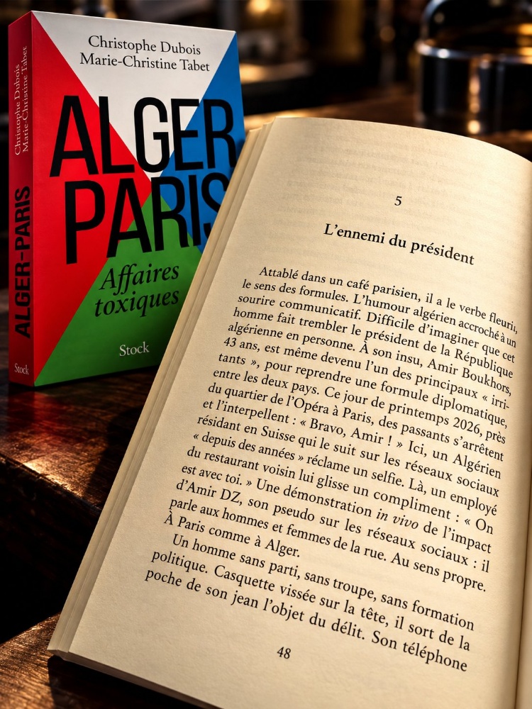5ersito_'s tweet photo. 🚨صدمة مدوية تهز أركان قصر المرادية وتنسف بروباغندا إعلام الصرف الصحي. 📕

إلى جحور الذباب وكتائب التطبيل الإلكتروني: استعدوا لليلة سوداء، فالصفعة هذه المرة ليست تسريبا عابرا ولا فيديو مباشر... الصفعة وثقت بالحبر والورق وصارت وثيقة إدانة دولية معروضة في كبريات مكتبات باريس وأوروبا.
من كان يهدد بقطع العلاقات ويزعم أن "الجزائر قوة إقليمية ضاربة لا تنحني"، فليفتح عينيه جيدا ويقرأ ما خطته كبريات دور النشر الفرنسية (Stock) في كتاب"Alger Paris – Affaires toxiques":

فصل كامل، أسود على أبيض، كتب بالبنط العريض:"L'ennemi du président" (عدو الرئيس) نعم، أمير ديزاد (Amir DZ) الذي جيشتم ضده القضاء والمذكرات وأجهزة الاستخبارات، صار رسميا في وثائق التحقيق الفرنسي:
"الرجل الذي يجعل رئيس الدولة الجزائرية يرتجف، وأكبر عقدة دبلوماسية تُربك العلاقة بين قصرين"

يا للعار السياسي الفاضح! دولة كاملة بجنرالاتها، وثكناتها، وميزانيات تسليحها المليارية، ولجانها الإلكترونية، تقف عاجزة، هستيرية، ومشلولة أمام شاب يرتدي جينز وقبعة كاسكيت، يتجول بكل أمان في قلب باريس بين هتافات الناس وصور السيلفي... وسلاحه الوحيد الذي أرعب جنرالات المرادية مجرد هاتف ذكي يخرجه من جيبه.

الكتاب مزق الستار عن العفن الداخلي:
دبلوماسية العار التي حولت القنصليات إلى مكاتب تجسس وملاحقة للمعارضين.
صراع أجنحة ودمى محطمة تنهش بعضها داخل كواليس الحكم.
رئيس يختبئ خلف جدران الصمت حتى بات يعجز عن رفع سماعة الهاتف للرد على ماكرون.
ماذا بقي لكم لتبيعوه للشعب المغبون؟ أي "سيادة" وأي "نية" تتحدثون عنها بعدما نشر الغسيل القذر على الملأ أمام العالم؟

أطلقوا الآن كلابكم الإلكترونية، وافتحوا سدود الشتائم والبكائيات، فإن نباحكم اليوم دليل قاطع على أن رصاصة الحقيقة أصابت قلب المنظومة، والصراخ لن يوقف الفضيحة التي طبعت وبيعت وانتهى أمرها.
#AlgerParis #AffairesToxiques #AmirDZ #أمير_ديزاد #فضيحة_المرادية #سقوط_القناع #تبون #الجزائر_فرنسا