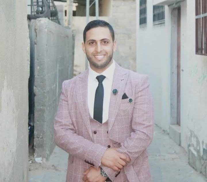 Qadeyah1's tweet photo. ارتقاء الشاب إبراهيم أبو عويمر باسىَهداف إسرائىِلي لمنزل خلف مجمع الرازي جنوب مخيم النصيرات وسط قطاع غزة. https://t.co/nsImyzp9Bs