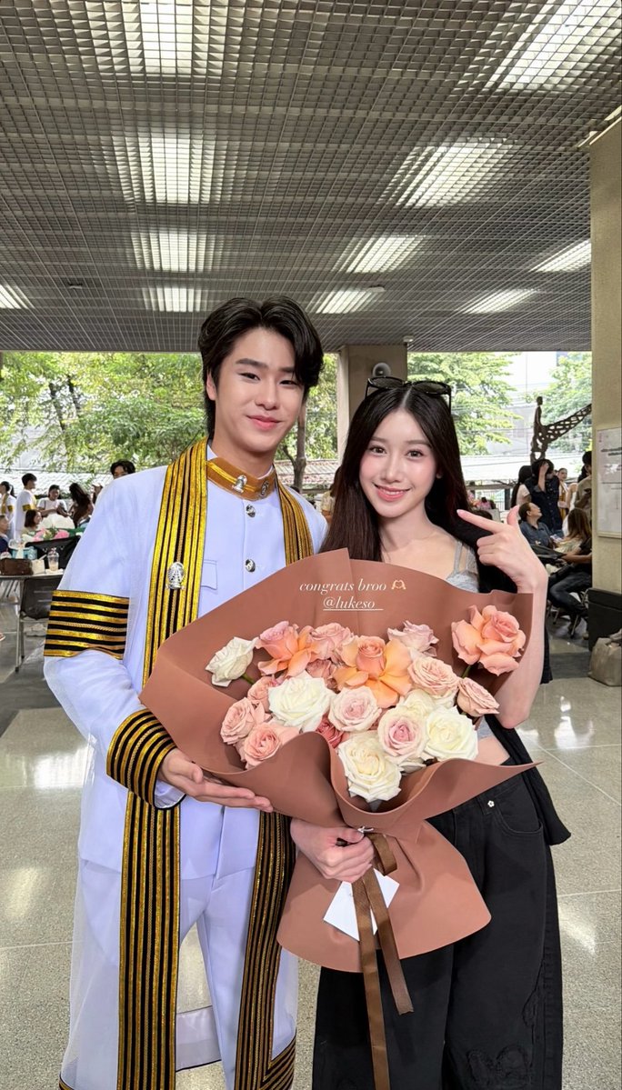 llumi_niee's tweet photo. dimana.. kamu dimana??.. disinii.. bukan~, tau kah?? kamu misterius, jadi aku kecarian~

LUKE GRADUATION DAY

#CongratulationsLuke
#lukeso_ https://t.co/AnyfNnrh8S
