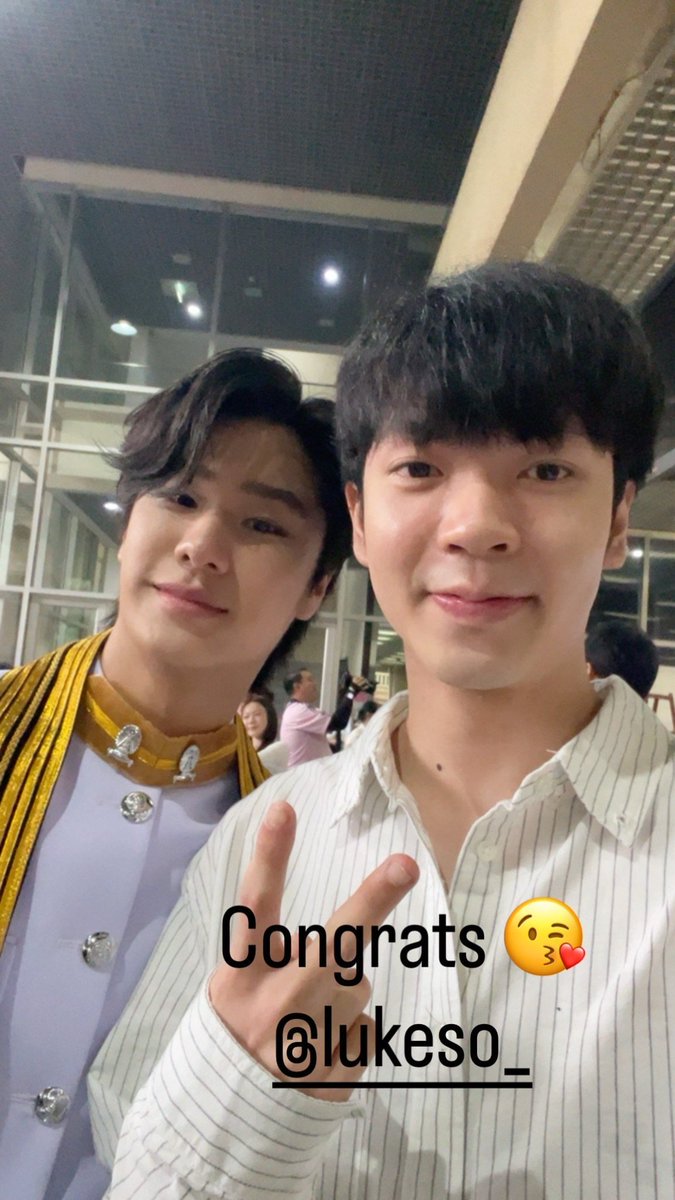 llumi_niee's tweet photo. dimana.. kamu dimana??.. disinii.. bukan~, tau kah?? kamu misterius, jadi aku kecarian~

LUKE GRADUATION DAY

#CongratulationsLuke
#lukeso_ https://t.co/AnyfNnrh8S