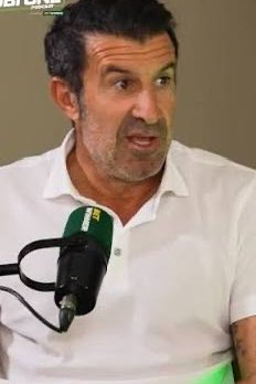 UTD_Seth001's tweet photo. 🚨Luís Figo on Portugal players disrespecting Cristiano Ronaldo:

🗣️ Luís Figo: “I was with Rui Costa when we saw that Nuno Mendes had unfollowed Cristiano and then followed Messi.

“I looked at Rui and said, ‘Am I really seeing this?’

“Rui just laughed and said, ‘Maybe we’re getting old, Luís.’

“But honestly, it made me think.

“You can admire Messi. You can follow Messi. You can respect any player you want. There is nothing wrong with that.

“But Cristiano Ronaldo is your teammate, your captain, the man who spent more than 20 years carrying that Portugal shirt.

“Rui looked at me and said, ‘Imagine if we did something like that when Eusébio was still playing.’

“I said, ‘Exactly. You don’t have to stop admiring other legends, but you should understand what the man beside you has done.’

“Cristiano changed the perception of Portuguese football around the world.

“He made that shirt global. He gave generations of Portuguese players something to dream about.

“And now, because a new generation is arriving, suddenly some people behave as if his era never existed?

“No.

“You can move forward without disrespecting the man who helped build the road you are walking on.

“I told Rui, ‘One day these young players will retire, and they will hope the next generation remembers what they gave Portugal.’

“Rui looked at me and said, ‘Then they should probably start by showing Cristiano the same respect they will want one day.’

“And I think that says everything.”