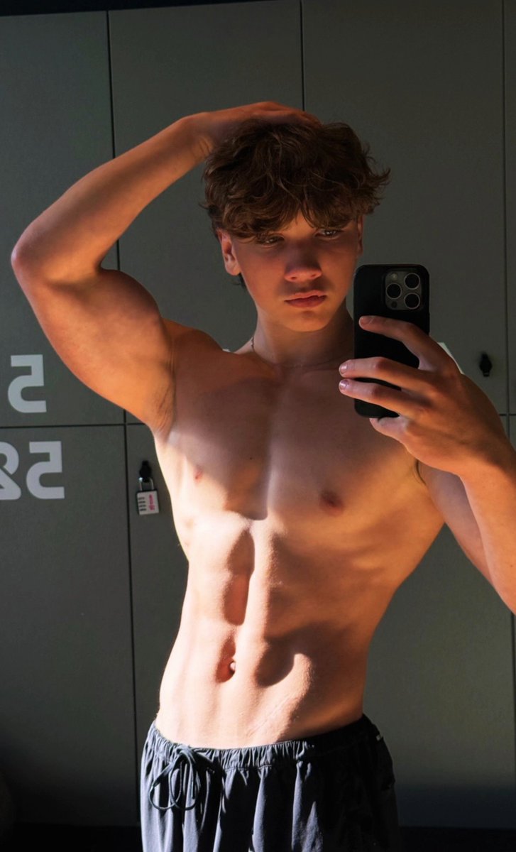 VIPZINLIVE's tweet photo. Andy Andreci 🤤 https://t.co/OqZLuKbrUB
