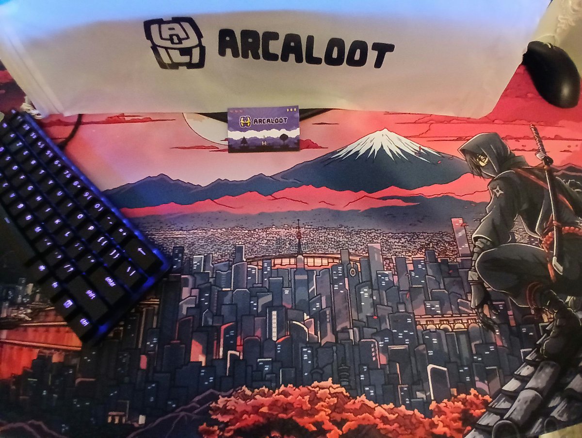 Dimisulimi's tweet photo. Just got my mousepad, thank you so much @arcaloot ❤️ https://t.co/AhIIigI9ht