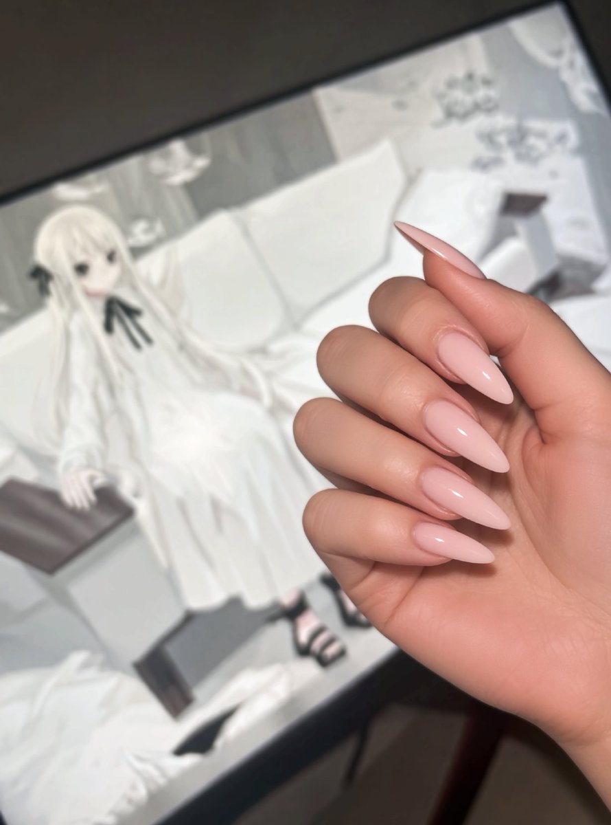 stellaruu's tweet photo. who wants their back scratched? *`꒳´*
i love nude pink nails sm https://t.co/wYz2ToR15W