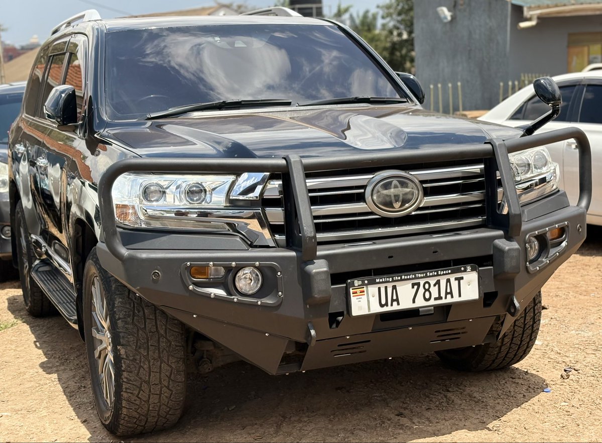 arnoldyosam's tweet photo. 🔥 2017 TOYOTA LAND CRUISER ZX | 4.7L V8

Luxury, power &amp; commanding road presence. 🏁
💰 145M UGX — ON SALE

📞 0705176582 / 0765241678
📲 WhatsApp: https://t.co/iLRRG7BgC8

#LandCruiserZX #V8 #ToyotaUganda https://t.co/TOictTw9Dq