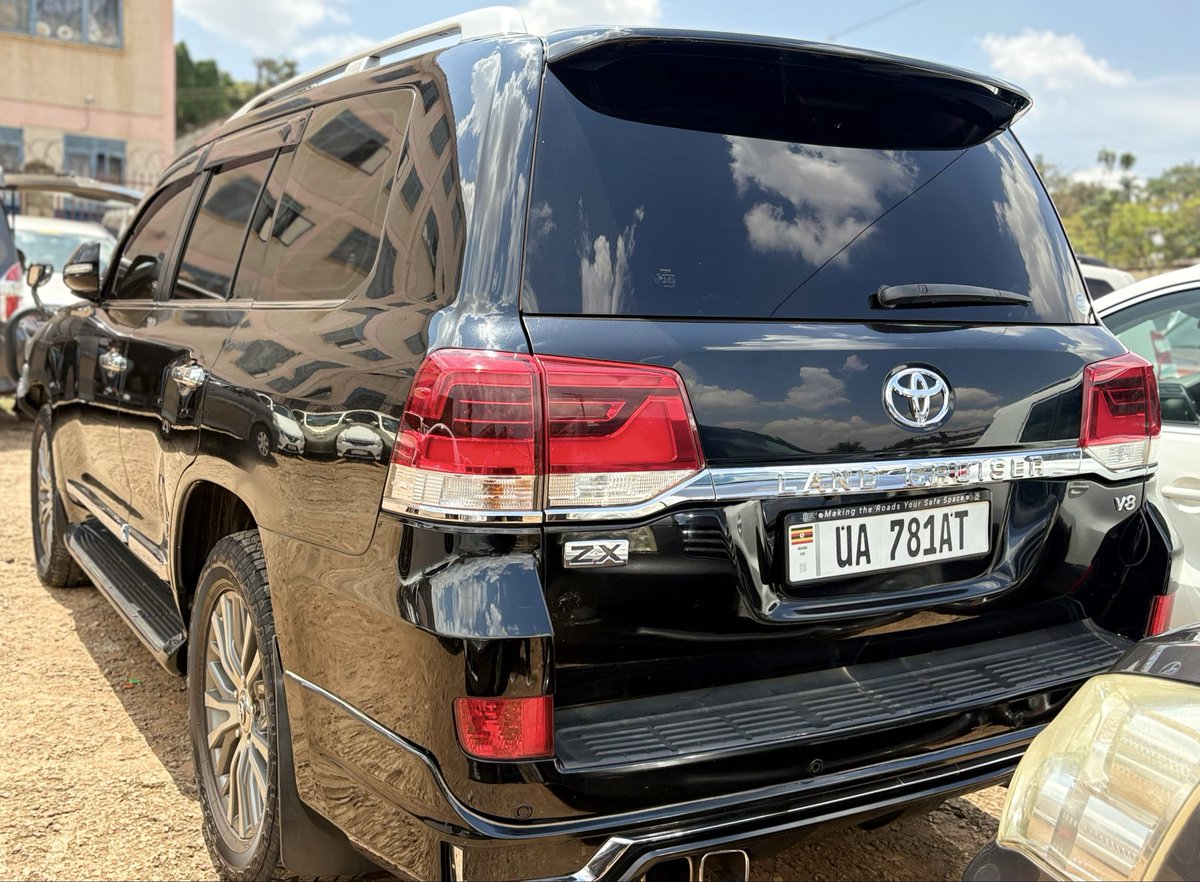 arnoldyosam's tweet photo. 🔥 2017 TOYOTA LAND CRUISER ZX | 4.7L V8

Luxury, power &amp; commanding road presence. 🏁
💰 145M UGX — ON SALE

📞 0705176582 / 0765241678
📲 WhatsApp: https://t.co/iLRRG7BgC8

#LandCruiserZX #V8 #ToyotaUganda https://t.co/TOictTw9Dq