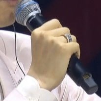 kosmogurl's tweet photo. this yummy bhjj hands size difference https://t.co/jYS2wpdsA7