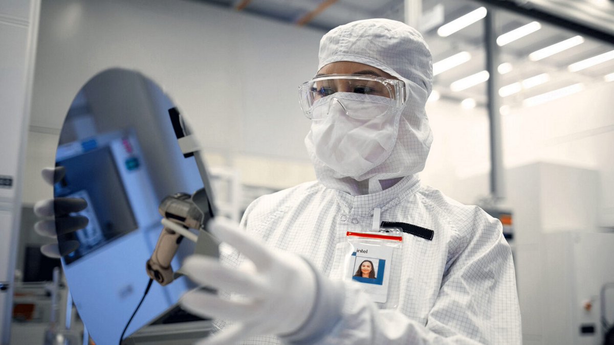 Intel_Foundry's tweet photo. Happy #ManufacturingDay!​

Today, we recognize the people behind semiconductor manufacturing at Intel Foundry, from constructing state-of-the-art fabs to advancing process technologies, packaging, assembly and test.​

Thank you to everyone helping make what’s next possible.​ https://t.co/QJZiKUSpXo

#IntelFoundry #NationalManufacturingWeek