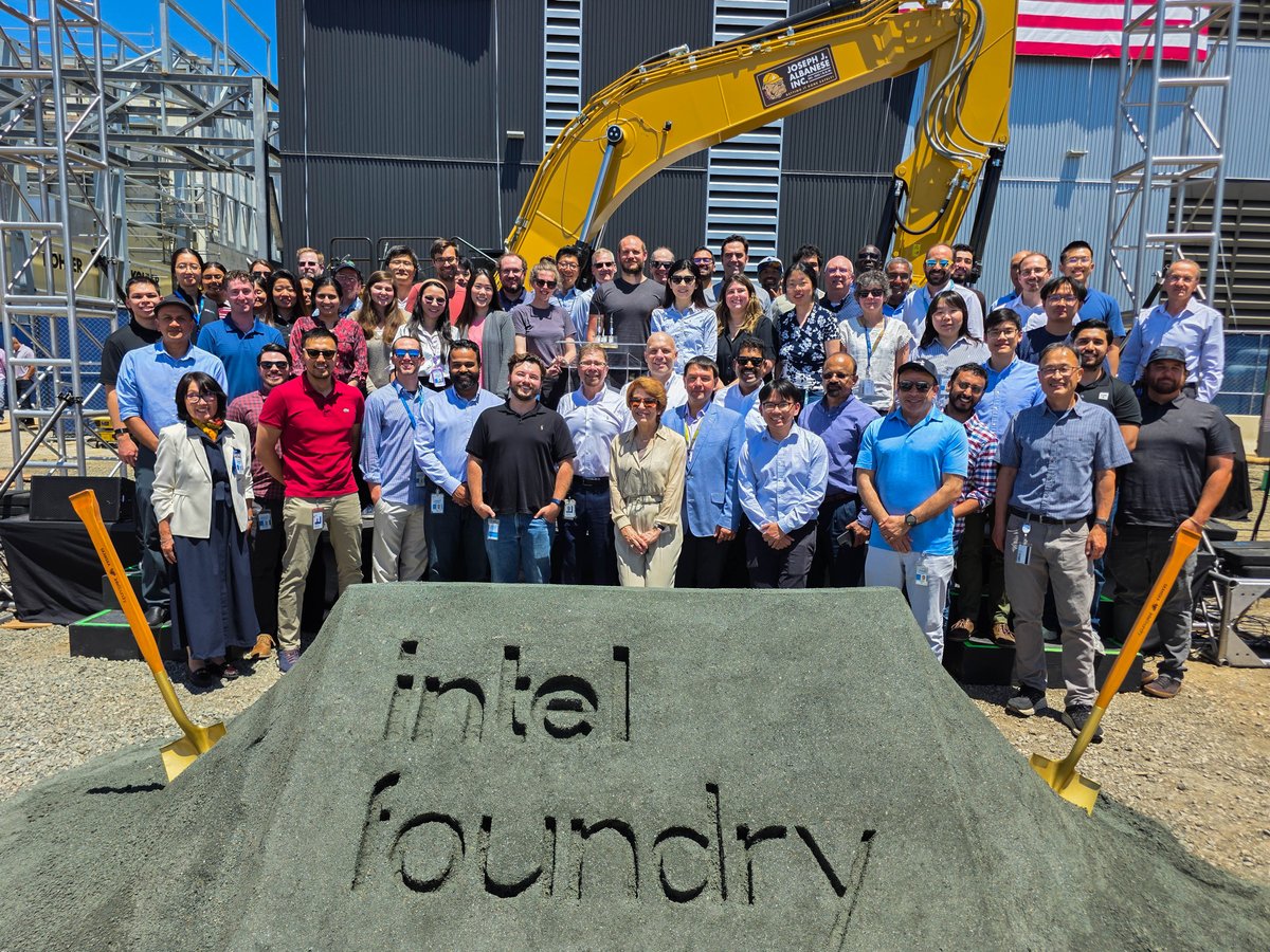 Intel_Foundry's tweet photo. Happy #ManufacturingDay!​

Today, we recognize the people behind semiconductor manufacturing at Intel Foundry, from constructing state-of-the-art fabs to advancing process technologies, packaging, assembly and test.​

Thank you to everyone helping make what’s next possible.​ https://t.co/QJZiKUSpXo

#IntelFoundry #NationalManufacturingWeek