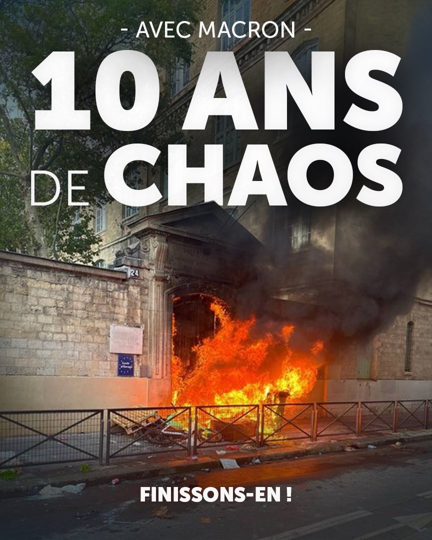 RNational_off's tweet photo. En 2017, Macron déclarait « c’est moi ou le chaos ». Les Français ont eu Macron et le chaos. 

En 2027, on vote @MLP_officiel pour remettre la France en ordre ! https://t.co/PYXg29n4eB