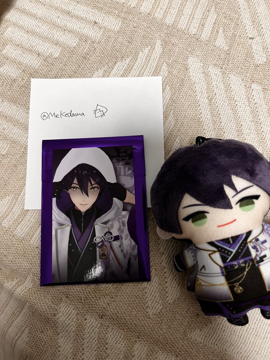 MeKedama's tweet photo. @rad_wimper00 検索よりお声がけ失礼いたします。
当方画像のものを所持しております。
画像1枚目真ん中のものと交換可能でしょうか？？
ご一考頂けますと幸いです。
よろしくお願いいたします。 https://t.co/aslHUtqxGh