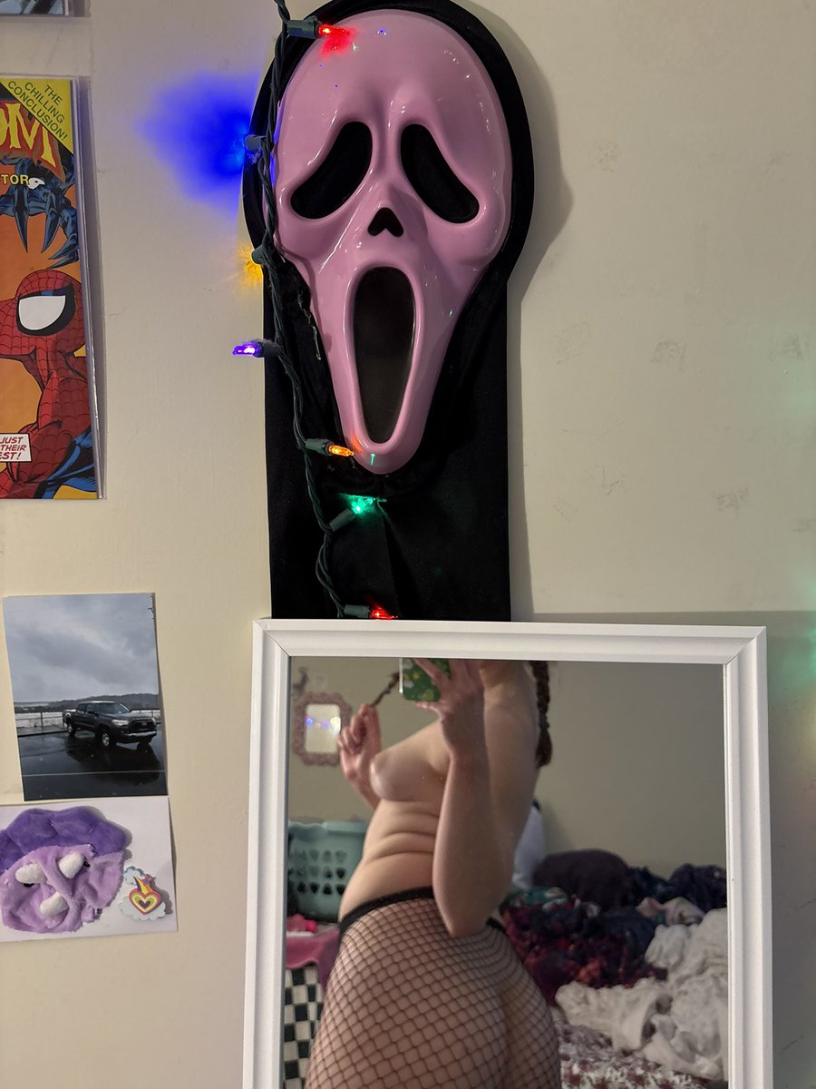 yappingbratt's tweet photo. Fishnet Friday!! 😛🫣🥴 https://t.co/qxJfiE3a3o