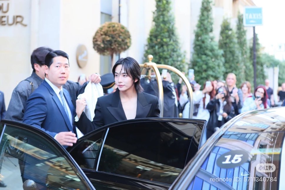 cheolidoscoups's tweet photo. GOOD LORD 😩

JEONGHAN AT GIVENCHY PFW #JEONGHANxGIVENCHY #GivenchySS27 #ParisFashionWeek
@pledis_17
@givenchy https://t.co/adEgDKtxGs
