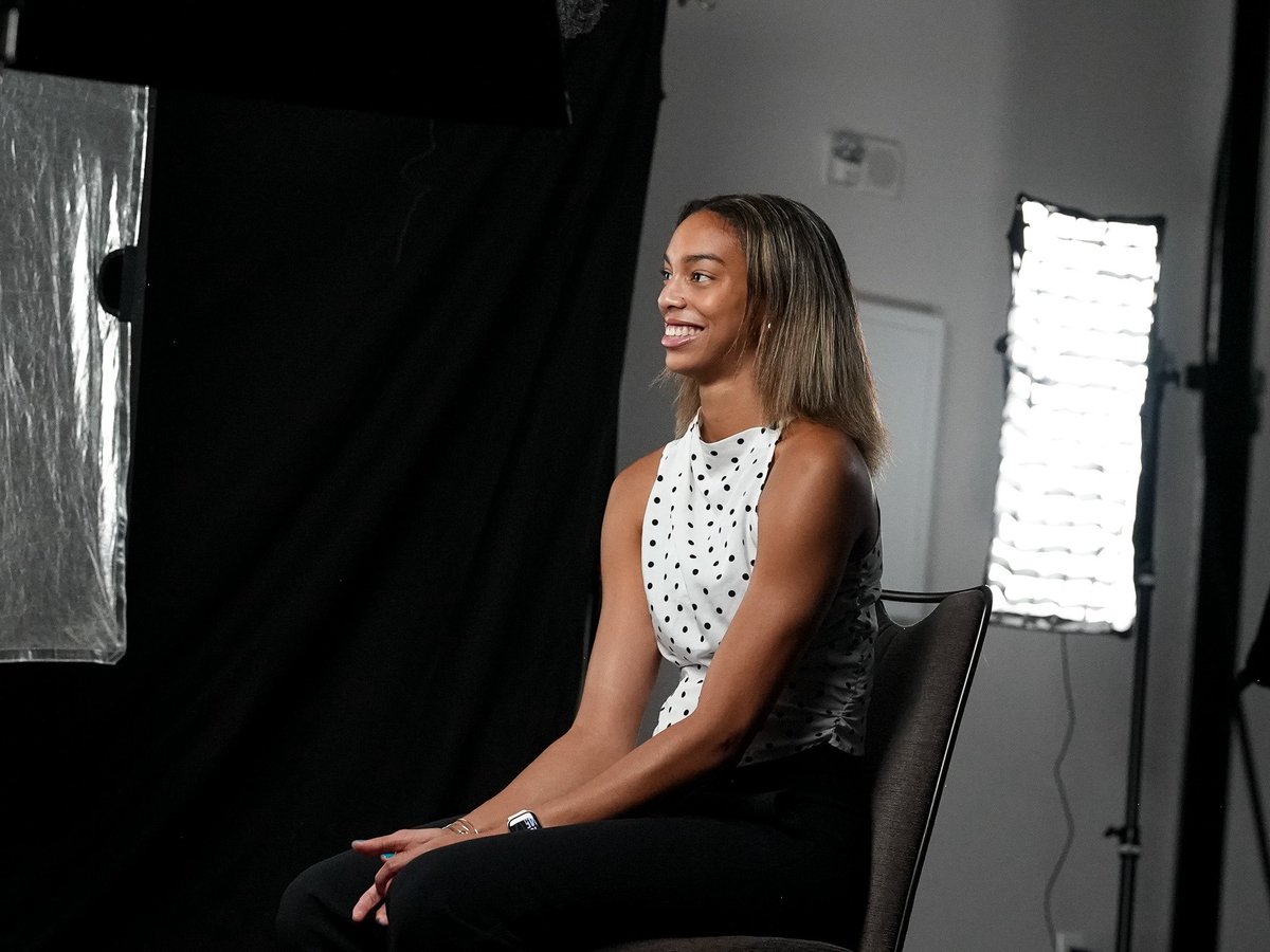 novawbb's tweet photo. BTS from NYC 🗽✌️ https://t.co/drOtxBPTsv
