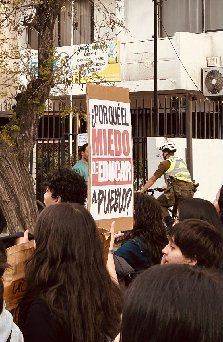 aakiilee's tweet photo. ni un peso menos para la educación https://t.co/Lo8FMgJXcz