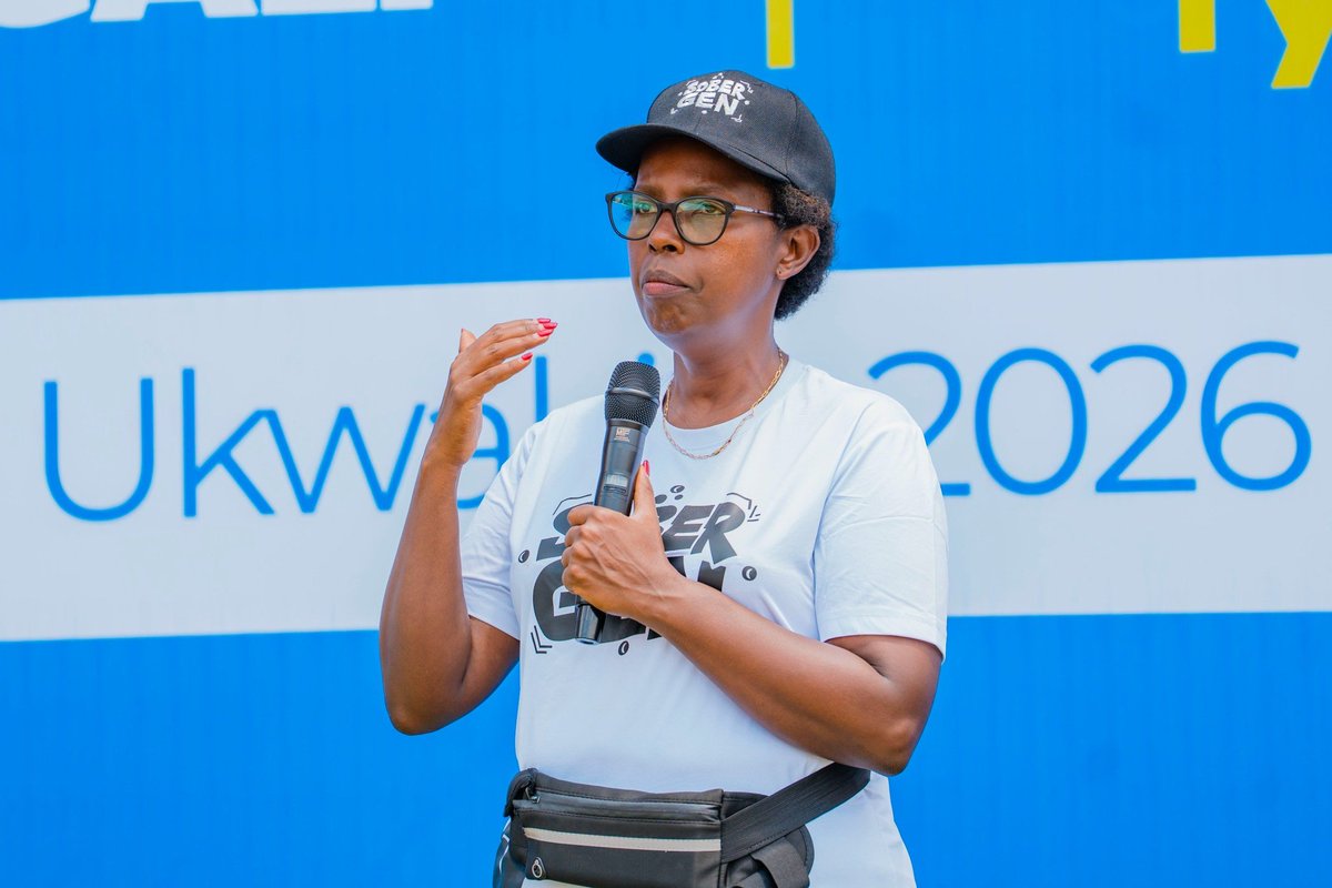 gakurukarimu's tweet photo. Rubyiruko mwavutse neza muvukira mu gihugu gifite umudendezo n'umutekano, ibikorwa musanzwe mukora birimo gukunda igihugu mufite aho mubikura, mufite urugero mufatiraho; mufite Inkotanyi. ~VC Mayor CoK @Urujeni1 
#YouthVolunteerMonth
#IsukuHose
#HeheNicyuma
#KigaliYacu
#SoberGen https://t.co/ORtR9CpUUo