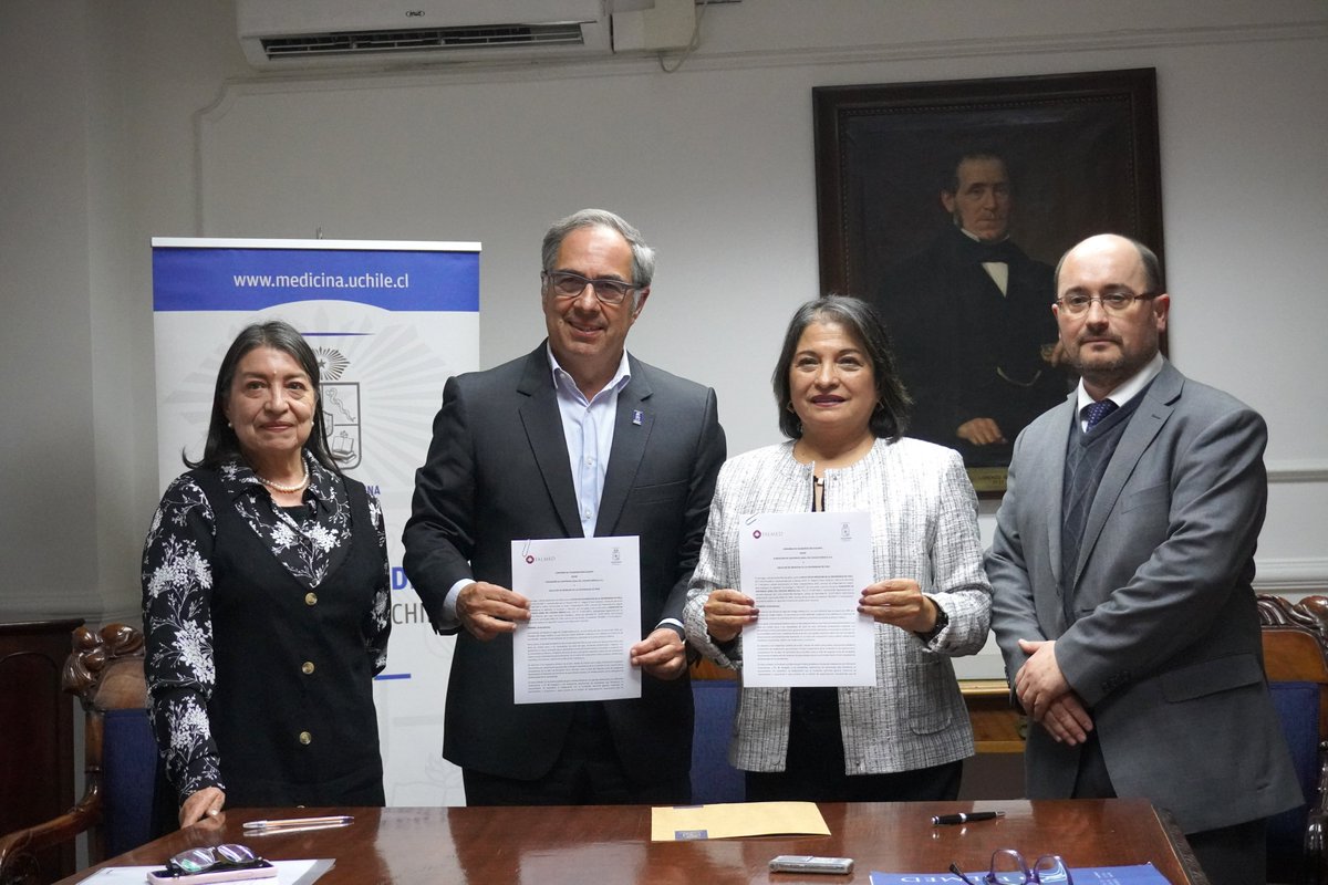 colmedchile's tweet photo. [#ResumenSemanal]
Nuestra Presidenta Nacional, Dra. Anamaría Arriagada, participó en la ceremonia de firma del convenio de colaboración docente entre FALMED y la Facultad de Medicina de la Universidad de Chile, que busca fortalecer la formación de estudiantes de Medicina y del Programa de Título de Especialistas en Medicina Legal, generando instancias prácticas de aprendizaje vinculadas a responsabilidad sanitaria, marco normativo y ejercicio profesional médico.