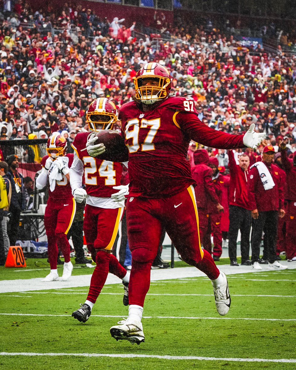 SleeperWSH's tweet photo. #Commanders NT Tim Settle.

Washington gave up 141+ rushing yards a game last year. Through 3 weeks, this run defense ranks 3rd in the NFL in rushing yards allowed (82 per game) and hasn't given up a rushing TD.

Held the defending champs to 44 rushing yards (2.4 per carry). Only 110 rushing yards allowed in the last two games combined. He also recovered a fumble and tipped the Darnold pass Sonny Styles picked off, a hand in 2 of Washington's 3 takeaways.

Turn on the film and you'll see him constantly eating double teams. Nose tackles don't make highlight reels. They make everyone else's.

📸: @Commanders | #RaiseHail