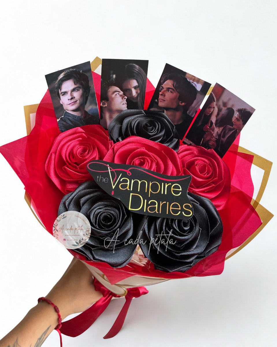cupcakegeneral1's tweet photo. Photo by A Cada Pétala | Handmade Bouquets | Presidente Epitácio on September 5, 2026. May be an image of a laundry basket, flower arrangement, prairie gentian, rose, and text. https://t.co/yEy3pDOJP7