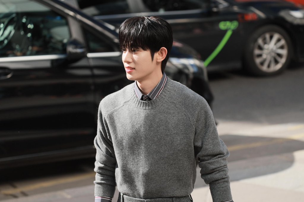 mmm58313509's tweet photo. 시우야 완벽한 비율로 런웨이 위에서 시선을 독차지하네요

PARK SIWOO AT LANVIN PFWSS27

#PARKSIWOOxLANVIN
#PARKSIWOO
#LANVINPFWSS27 https://t.co/SBs6MpnL1i