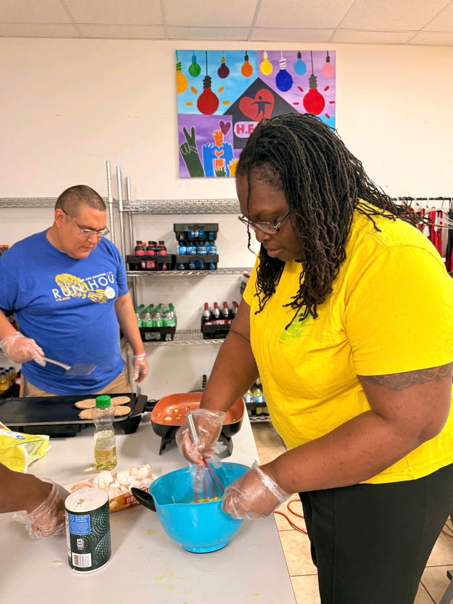 theheartprogram's tweet photo. H.E.A.R.T. trainees have been mastering cooking skills and serving each other a healthy breakfast everyday at our own little restaurant! Huge thanks to St. Paul United Methodist for making our cooking class a reality!
#cookingtime https://t.co/lzSzVaLlba