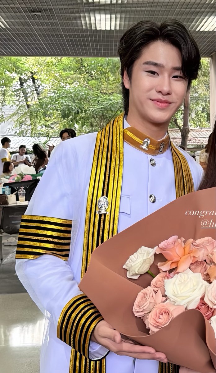 halfmyhppness's tweet photo. 🥺🦊🎓

LUKE GRADUATION DAY
#CongratulationsLuke
#lukeso_ https://t.co/Jir2Tgp6k1