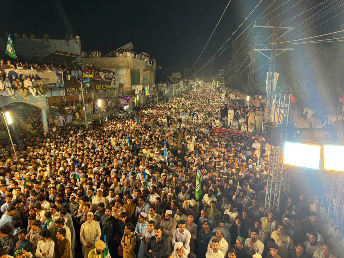 TrendsJip's tweet photo. بونیر میں عوام کا واضح پیغام:
پٹرولیم لیوی اور بڑھتی مہنگائی مزید قابلِ قبول نہیں۔ جماعت اسلامی کے جلسے میں ہزاروں لوگوں کی شرکت عوامی بے چینی اور موجودہ نظام میں تبدیلی کے مطالبے کو نمایاں کرتی ہے۔ 
Bhatta Levy Namanzor 
#BunerWithHafizNaeem https://t.co/5R92BAarsF