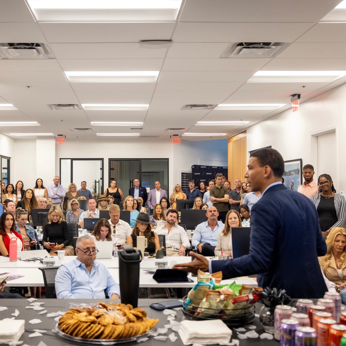 RobReffkin's tweet photo. Compass Palm Beach! Always great to be back with this group of real estate professionals. Thank you for spending the afternoon with me and for the passion you bring to this community every day. https://t.co/q9oov9gGYb