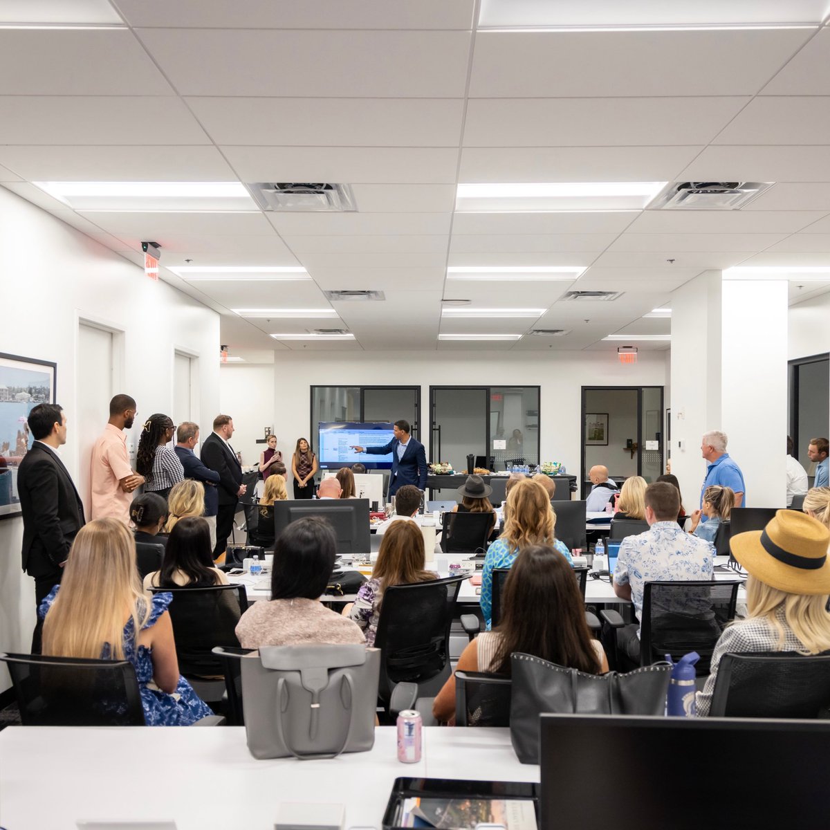 RobReffkin's tweet photo. Compass Palm Beach! Always great to be back with this group of real estate professionals. Thank you for spending the afternoon with me and for the passion you bring to this community every day. https://t.co/q9oov9gGYb