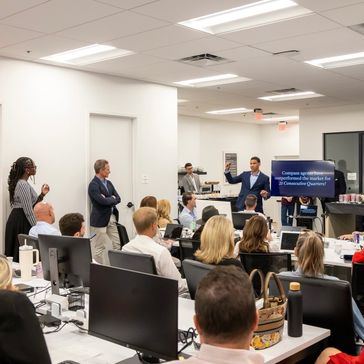 RobReffkin's tweet photo. Compass Palm Beach! Always great to be back with this group of real estate professionals. Thank you for spending the afternoon with me and for the passion you bring to this community every day. https://t.co/q9oov9gGYb