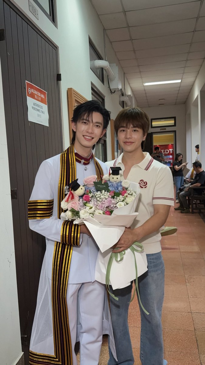 Tosephaip's tweet photo. คอนแกรทครับ และคอนแกรทกับน้องๆคนอื่นด้วยที่ไม่เจอวันนี้ https://t.co/YDhUEKysnc