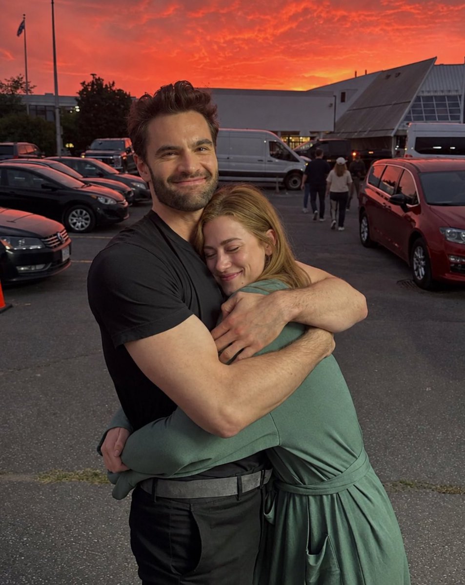 popbuzzz_'s tweet photo. The two favourite fake-dating couple of the year.

Hannah Wells and Garrett Graham from Off-Campus. Olive Smith and Adam Carlsen from The Love Hypothesis. https://t.co/4pAA0bNP4U