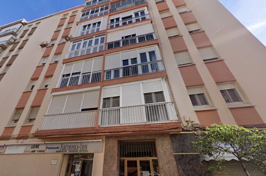 portaldecadiz's tweet photo. 🏢🔧 Estos cuatro edificios de Cádiz capital tienen deberes: deberán ejecutar las obras de seguridad requeridas

🔗 https://t.co/ALvk1rm8Ay https://t.co/rEFCG4XPqy
