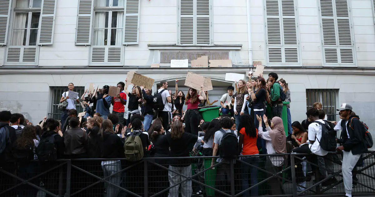 ShadesFrance's tweet photo. 🚨🇫🇷 Les SYNDICATS LYCÉENS ont été reçus aujourd’hui par le ministre de l’Éducation nationale

👉 Ils estiment cependant ne pas avoir obtenu d’ANNONCES CONCRÈTES et appellent donc à POURSUIVRE LA MOBILISATION https://t.co/PbkASTpiQX
