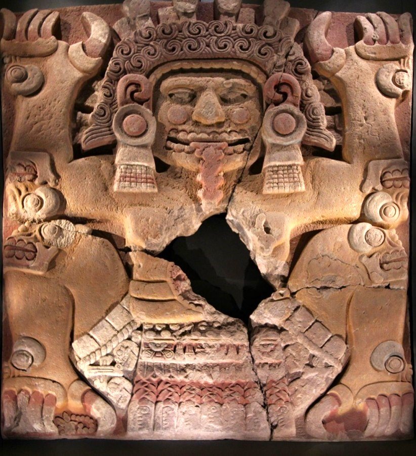 INAHmx's tweet photo. El 2 de octubre de 2006 marcó un hito en la arqueología mexicana: bajo las piedras del Templo Mayor, en pleno corazón de la antigua Tenochtitlan, fue hallado el imponente monolito de Tlaltecuhtli, deidad mexica de la Tierra.

Hoy te contamos su historia: https://t.co/w6dIuGblAF
