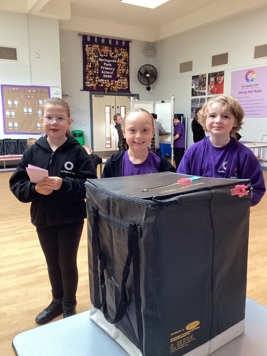 SpringwellY5's tweet photo. A very important day in school today! #schoolcouncil #voting https://t.co/zPIf3U3p8M