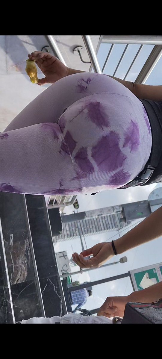 ManuelAdiario's tweet photo. Que delicia ver cómo se marcaba el encaje de su cachetero y su tremendo duraznote 🍑
¿Cuánto le ponen amigos? https://t.co/KxH7bu22Q0