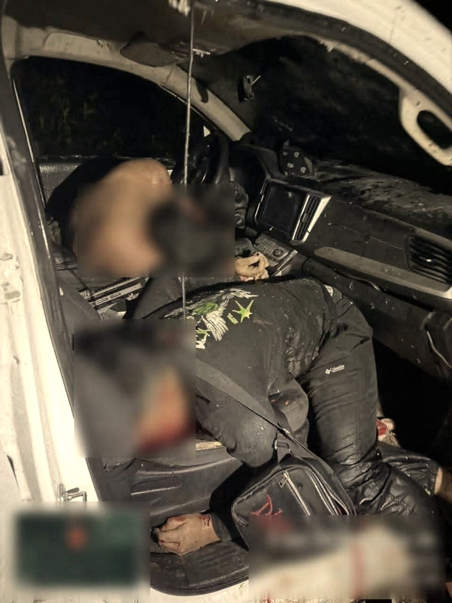 ecuainformado's tweet photo. #Orellana
Personal de las Las Fuerzas Armadas fueron emboscados mientras realizaba un operativo en el sector del Alto Punino en el lugar ocurrió un enfrentamiento en dónde 5 integrantes de un grupo delictivo fueron dados de baja.
Los fallecidos estarían vinculados al GAO “Los Lobos” y a una facción de los Comandos de la Frontera.

Además de decomisaron 3 fusiles, varias municiones y un vehículo.