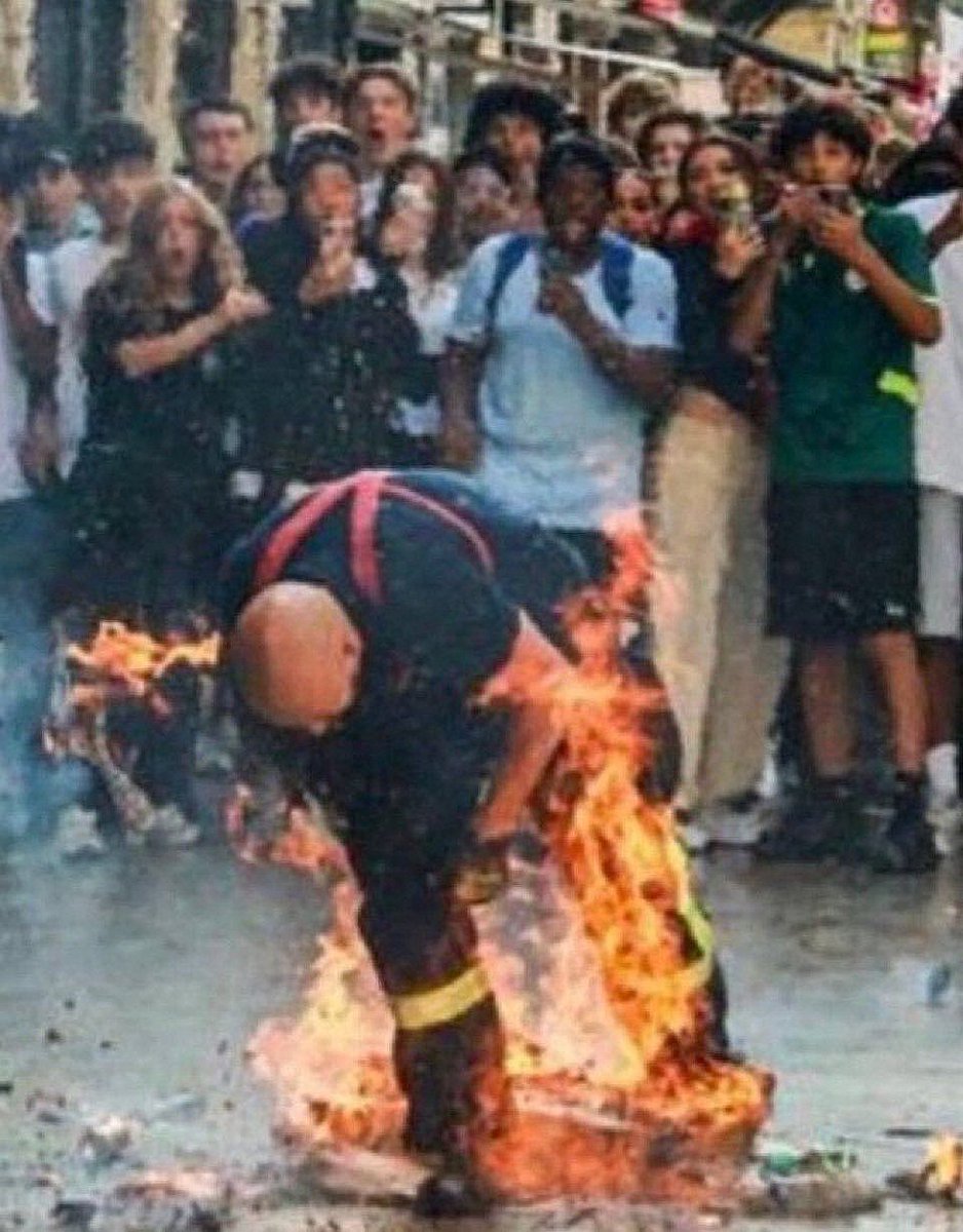 ajsteelshow's tweet photo. This isn't Hollywood. It's a French firefighter firebombed by Muslims who gleefully filmed him burn.

White America beware. Islam isn't about Palestine or Iran. Islam is about destroying everything we love and hold dear. Expel it from our shores before it us being set on fire! https://t.co/selWBZVfNq