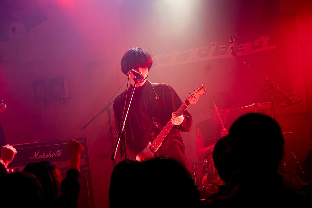 bluepara_band's tweet photo. 2026.10.02
マイナスジジョウpre.復活企画
『欠けたままでも、先へ。』

ありがとうございました！！

【セットリスト】
1.静寂を抜けて
2.走馬灯
3.なき声は遠く
4.崩壊前夜
5.遠吠え
6.凡才につき

📸@o6_7ii https://t.co/KlRGwOv4GV