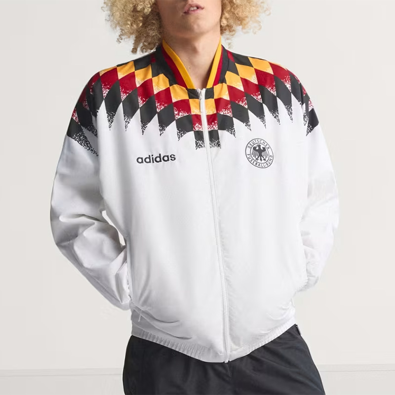 KicksDeals's tweet photo. 🇩🇪 ⚽️ 60% OFF savings are available for the vintage-inspired adidas Germany 1994 Track Jacket at $48 + you can get FREE shipping! //Ad

BUY HERE -> https://t.co/skbi4bu4FY https://t.co/On5UapH1RH