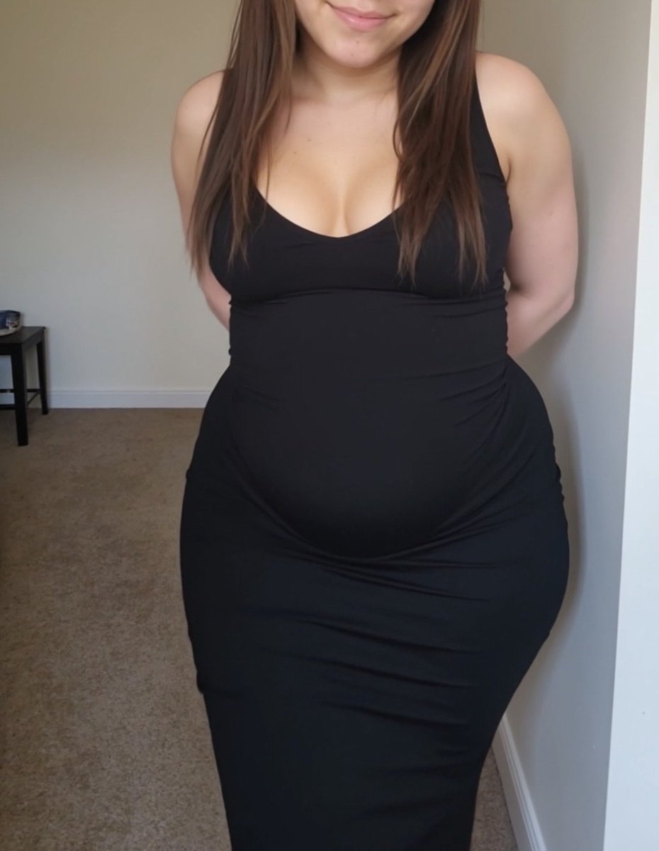 nextdoorannie's tweet photo. Little black dress on a not so little frame https://t.co/DMcGwUDaCc