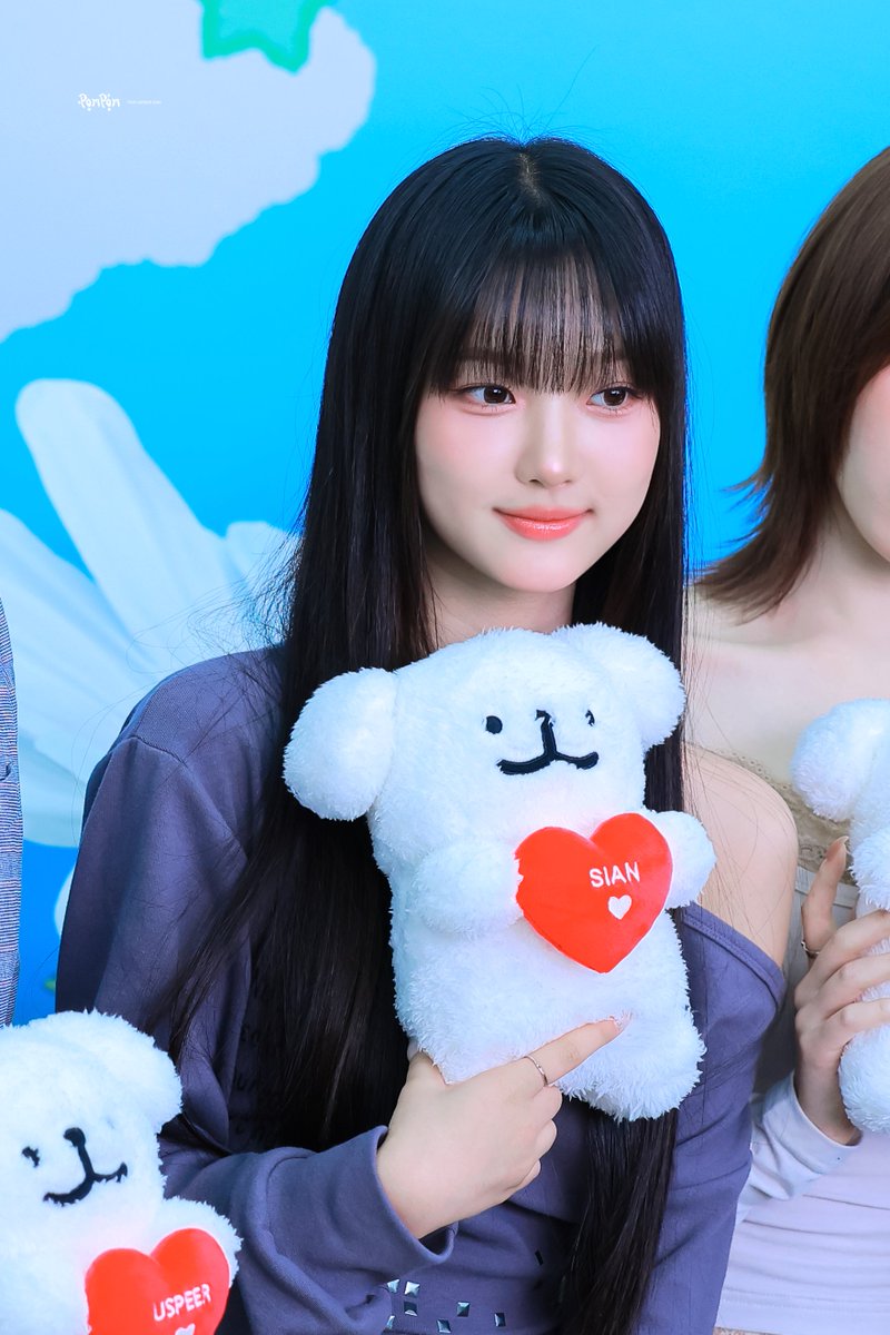 for_8i8's tweet photo. 261001 더웍스 페스타

#유스피어 #USPEER
#시안 #SIAN https://t.co/hhaQ44ft9r