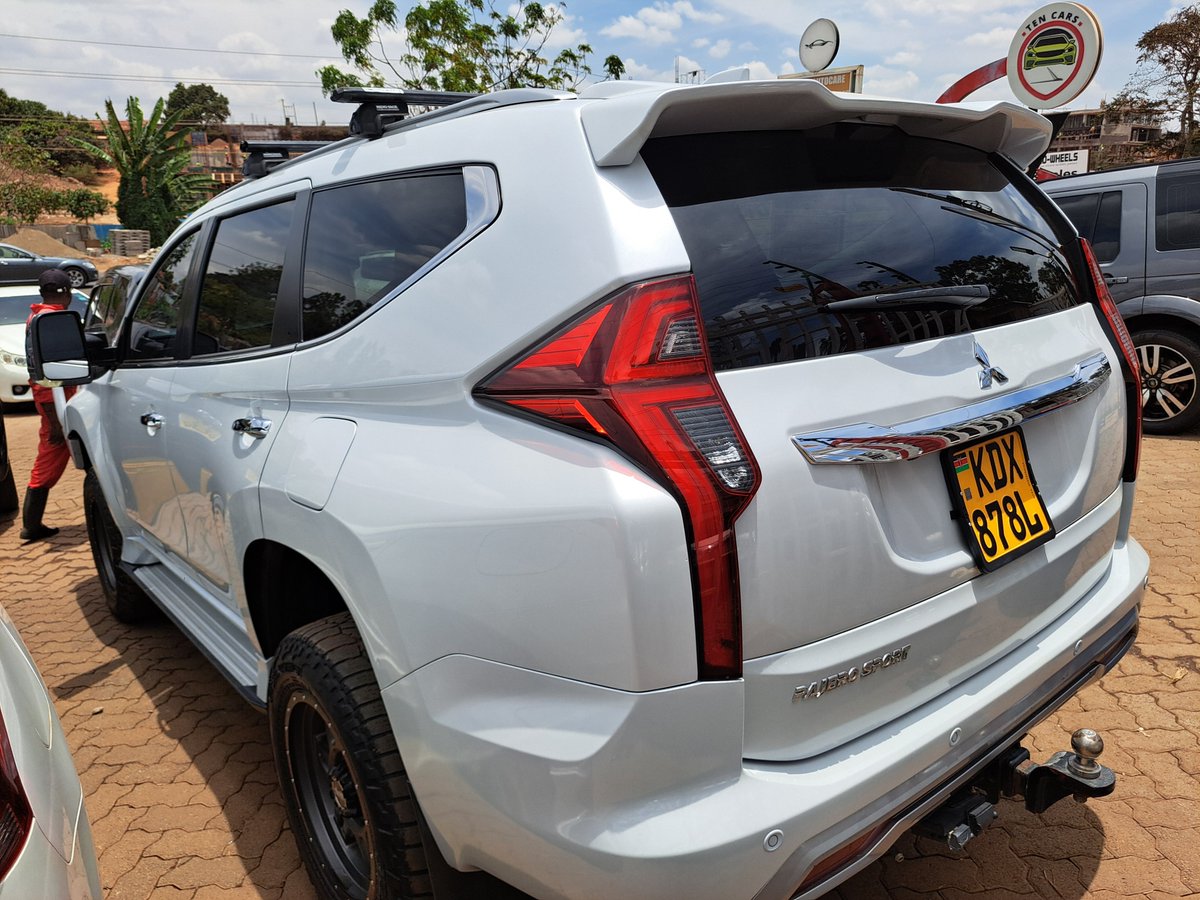 MackenzieAlesk's tweet photo. Mitsubishi Pajero Sport*
KDX, Year 2022
Fresh import 
2400cc
Diesel engine 
Turbocharged 
4WD (Optional) 
Paddle shifters 
7 Leather seater 
Bullbar, snorkel, roofrack
 
*Asking Price - 5,850,000* Negotiable upon viewing  
Trade-in accepted  
Contact Alex 0704-342252 https://t.co/AU05ddh4LW