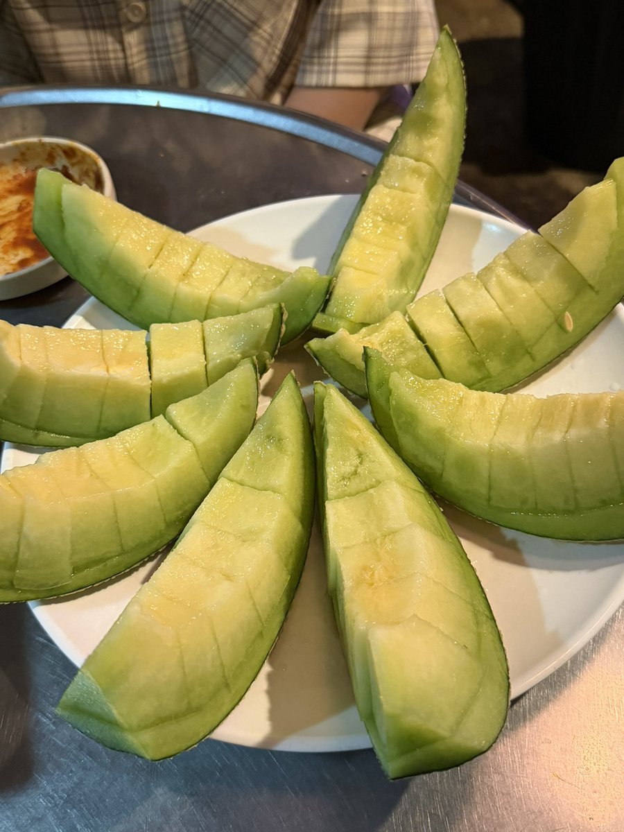 atozluv's tweet photo. 이 집 메론 또 생각나네 https://t.co/UaAw5e5JLm