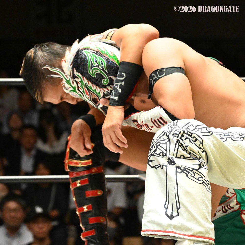Dragon_Kid_0202's tweet photo. PACがDRAGONGATEに帰って来たのは、2018年10月2日後楽園大会。

ちょうど8年後の、2026年10月2日後楽園大会。

PACの曲で、PACと一緒に入場。

みんな一生忘れない。

PAC、ハヤブサさんに会ったらよろしく伝えてね。

#DRAGONGATE #PARADOX https://t.co/Md7jY3qkEj