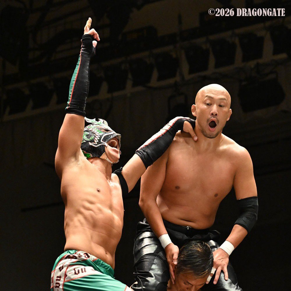 Dragon_Kid_0202's tweet photo. PACがDRAGONGATEに帰って来たのは、2018年10月2日後楽園大会。

ちょうど8年後の、2026年10月2日後楽園大会。

PACの曲で、PACと一緒に入場。

みんな一生忘れない。

PAC、ハヤブサさんに会ったらよろしく伝えてね。

#DRAGONGATE #PARADOX https://t.co/Md7jY3qkEj
