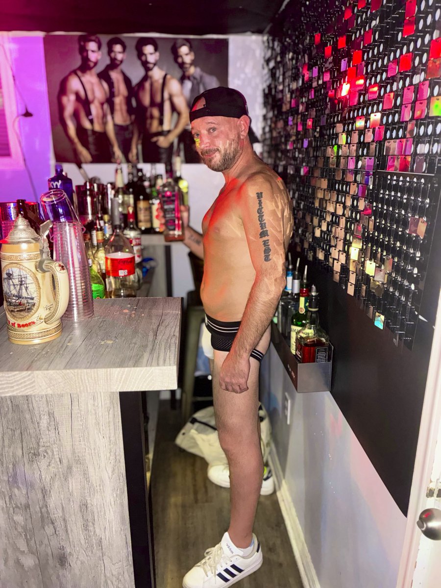 JHLoganVIP's tweet photo. Jocktober time, celebrate w/a drink? 😉
#jock #dad #dm #cam https://t.co/LkG7KfnV7y